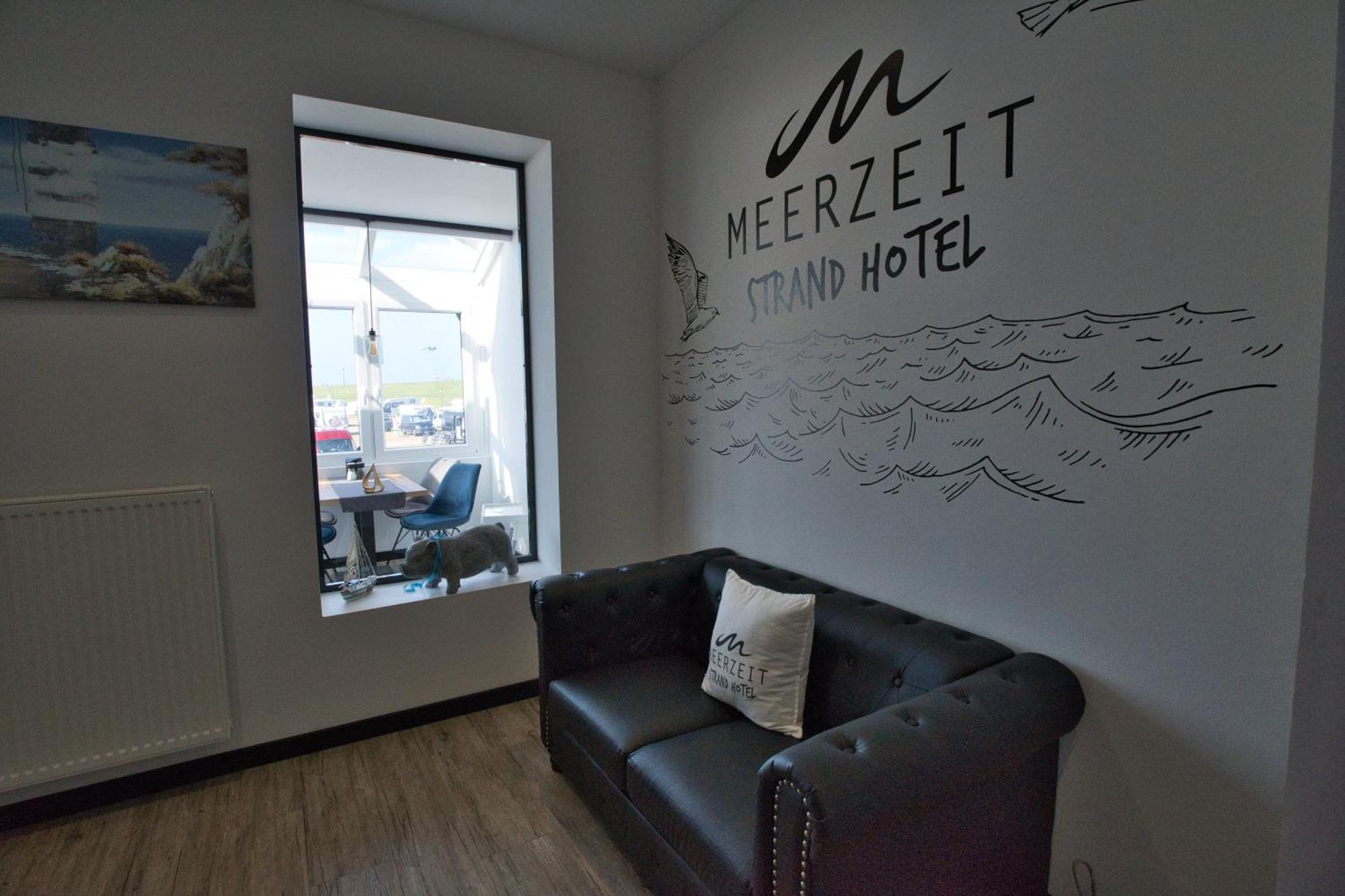 Meerzeit Strandhotel Neuharlingersiel Exterior photo